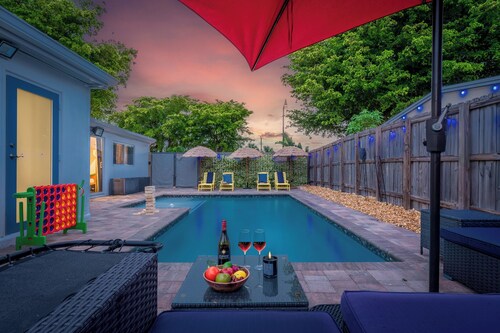 Surfari Pompano! Heated Pool Home 9 mins to Beach!