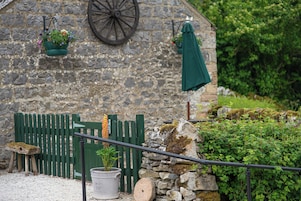 Shippon Cottage | Individually decorated, individually furnished, free WiFi, bed sheets