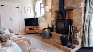 Tradisjonelt småhus, terrasse, hageutsikt | Individuelt dekorert, individuelt innredet og wi-fi (inkludert)