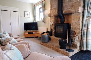 Lathkill Cottage | Individually decorated, individually furnished, free WiFi, bed sheets