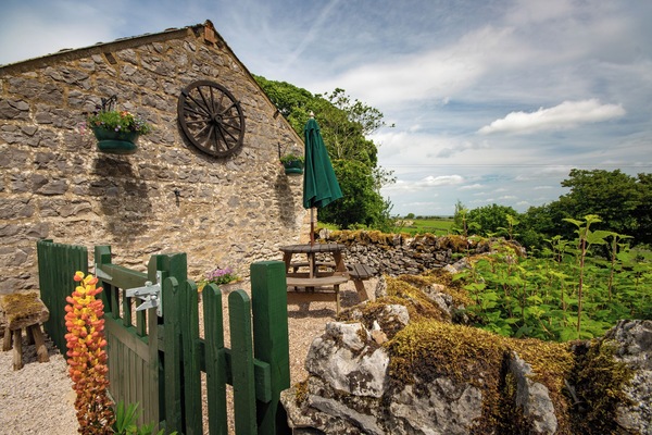 Shippon Cottage | WiFi (free), individually decorated, individually furnished, bed sheets