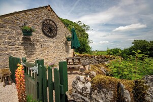 Shippon Cottage | Individually decorated, individually furnished, free WiFi, bed sheets