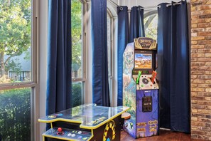 Games room - Peaceful Home w/ Pool & Hot Tub + Huge Gameroom (Dallas)