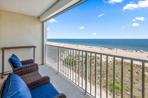 Direct Oceanfront with Pool - Steps To The Beach