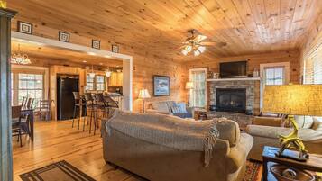 Cabin, Berbilang Katil, Patio, Mountain View (Brookshire Cabin) | Ruang tamu | Pendiangan