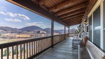 Cabin, Berbilang Katil, Patio, Mountain View (Brookshire Cabin) | Teres/patio