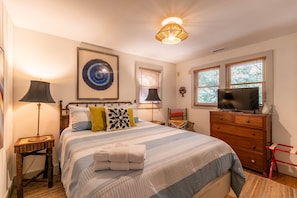 2 bedrooms, individually decorated, individually furnished, bed sheets