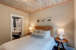 Hus, flere senger, spabadekar, fjellutsikt (Orchard House) | 4 soverom, individuelt dekorert, individuelt innredet og sengetøy