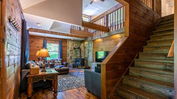 Cabane, plusieurs lits, patio, vue montagne (Grandfather Cabin) | Intérieur