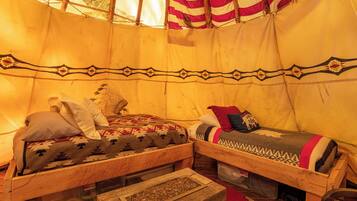 Chalet, Beberapa Tempat Tidur, hot tub, pemandangan gunung (Spirit Bear TeePee at Eagles Nest) | 1 kamar tidur dan didekorasi berbeda-beda