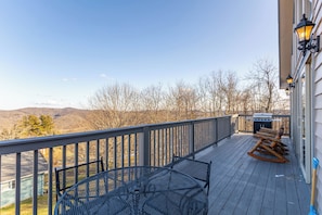 Outdoor dining - Welcome Home (Blowing Rock)