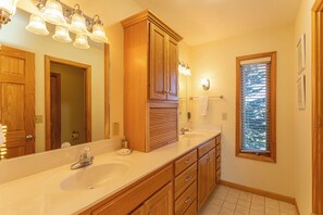 House, Multiple Beds, Hot Tub, Mountain View (Welcome Home) | Bathroom