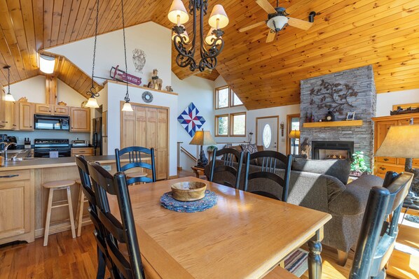 House, Multiple Beds, Hot Tub, Mountain View (Welcome Home) | Dining - Welcome Home (Blowing Rock)