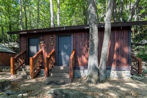 Exterior - Glamping in Eagles Nest! Cedar Yurt With King Bed, TV, Wifi, Summer Concerts! (Banner Elk)