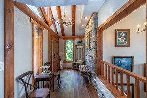 ハウス ベッド (複数台) スパ浴槽 マウンテンビュー (Grandview Haven) | 内装