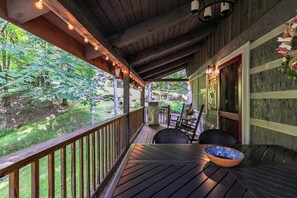 Outdoor dining - Jaybird Cottage (Banner Elk)