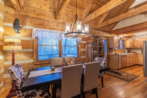 House, Multiple Beds, Hot Tub, Mountain View (Jaybird Cottage) | Dining - Jaybird Cottage (Banner Elk)