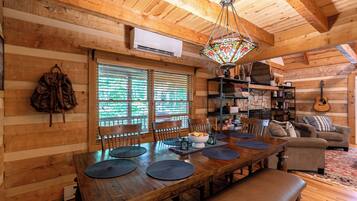 Kabin, Beberapa Tempat Tidur, hot tub, pemandangan gunung (Appy Pappy's) | Dapur pribadi | Mesin pembuat kopi/teh