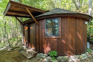 Exterior - Boulder Pod: Hidden Nite (Banner Elk)