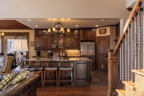 Ferienhaus, Mehrere Betten, Whirlpool, Bergblick (Fern Ridge Lodge at Sweetgrass) | Innenbereich