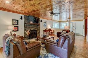 House, Multiple Beds, Hot Tub, Mountain View (Solstice House) | Living area | Fireplace - Solstice House (Banner Elk)