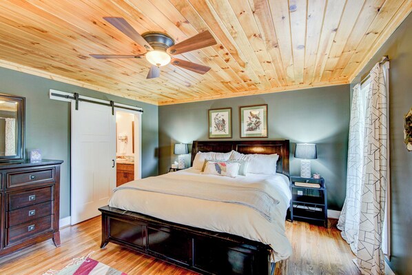 House, Multiple Beds, Hot Tub, Mountain View (Solstice House) | 4 bedrooms, individually decorated, individually furnished, bed sheets - Solstice House (Banner Elk)