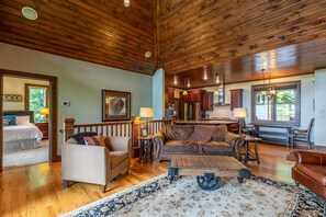 House, Berbilang Katil, Patio, Mountain View (Lake Overlook) | Ruang tamu | Pendiangan 