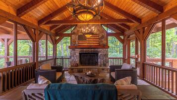 House, Berbilang Katil, Hot Tub, Mountain View (Matney Ridge Estate) | Bahagian dalam