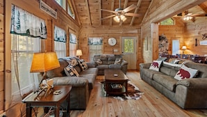Cabin, Berbilang Katil, Hot Tub, Mountain View (Falling Waters) | Ruang tamu