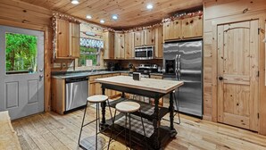 Cabin, Berbilang Katil, Hot Tub, Mountain View (Falling Waters) | Dapur peribadi
