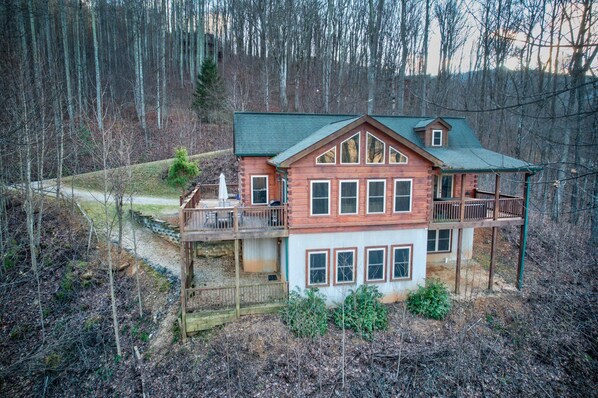 Exterior - Falling Waters (Banner Elk)