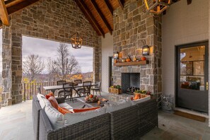 獨棟房屋, 多張床, 熱水浴缸, 山景 (Antler Trail Lodge) | 室外用餐