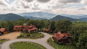 Exterior - Prancing Horse Lodge at Eagles Nest (Banner Elk)