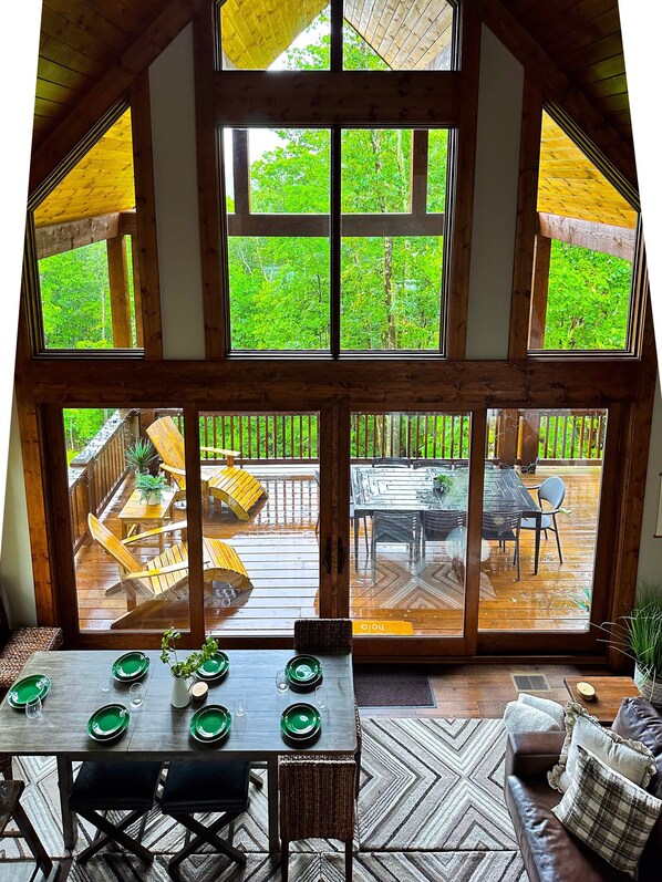 Maison, plusieurs lits, bain à remous, vue montagne (High Country Overlook at Eagles Nest) | Coin séjour