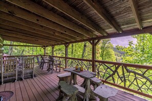 Outdoor dining - St Johns Ridge (Sugar Grove)