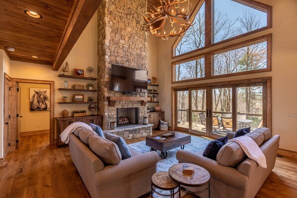 Maison, plusieurs lits, bain à remous, vue montagne (Antler Ridge at Eagles Nest) | Coin séjour