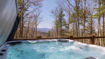 House, Multiple Beds, Hot Tub, Mountain View (Antler Ridge at Eagles Nest) | Outdoor spa tub