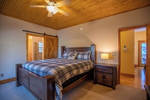 하우스, 침대(여러 개), 온수 욕조, 산 전망 (Lazy Bear Inn) | 3 개의 침실, 각각 다른 스타일의 인테리어, 각각 다르게 가구 비치, 침대 시트