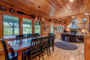 Cabin, Multiple Beds, Hot Tub, Mountain View (Crosswind) | Dining