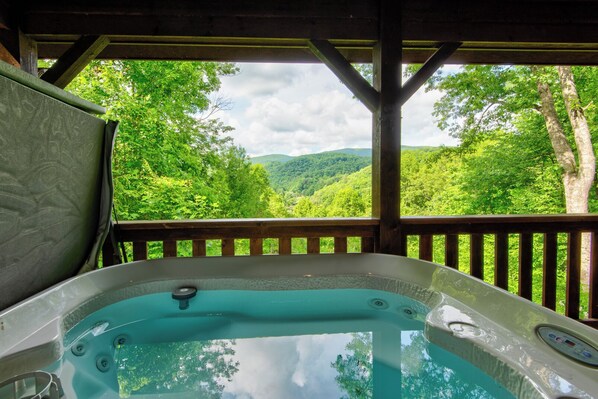 Cabin, Multiple Beds, Hot Tub, Mountain View (Crosswind) | Outdoor spa tub - Crosswind (Vilas)