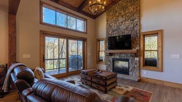 House, Multiple Beds, Hot Tub, Mountain View (Hidden Gem at Eagles Nest) | Living area | Fireplace