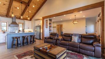 House, Multiple Beds, Hot Tub, Mountain View (Hidden Gem at Eagles Nest) | Living area | Fireplace
