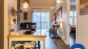 Cabin, nhiều giường, bồn tắm nước nóng, quang cảnh núi (Wolfman Lodge) | Nội thất