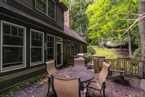 Outdoor dining - Stoney Brook Cottage at Echota (Boone)