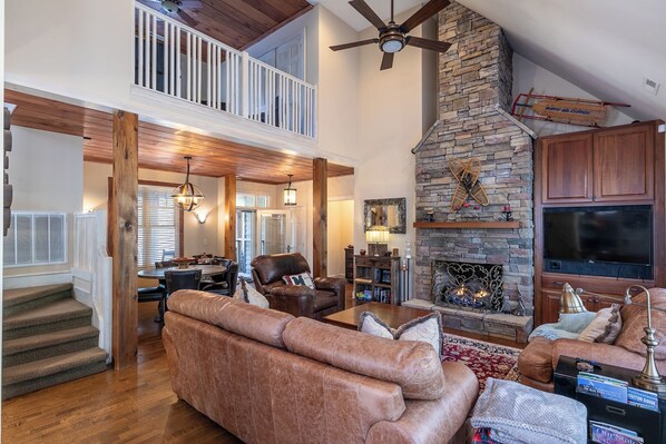 Living area - Stoney Brook Cottage at Echota (Boone)