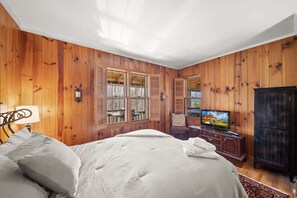 Cabin, Multiple Beds, Hot Tub, Mountain View (Great Grandfather View) | 3 bedrooms, individually decorated, individually furnished, bed sheets - Great Grandfather View (Banner Elk)