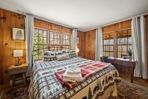 Cabin, Multiple Beds, Hot Tub, Mountain View (Great Grandfather View) | 3 bedrooms, individually decorated, individually furnished, bed sheets - Great Grandfather View (Banner Elk)
