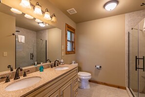 House, Multiple Beds, Hot Tub, Mountain View (Skyland Cabin) | Bathroom - Skyland Cabin (Boone)