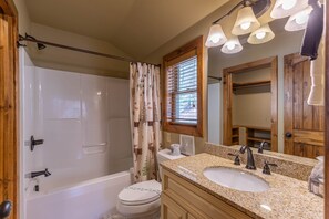 House, Multiple Beds, Hot Tub, Mountain View (Skyland Cabin) | Bathroom | Designer toiletries, towels, toilet paper - Skyland Cabin (Boone)