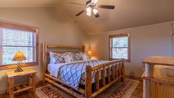 Nhà, nhiều giường, bồn tắm nước nóng, quang cảnh núi (Skyland Cabin) | 3 phòng ngủ, trang trí khác biệt